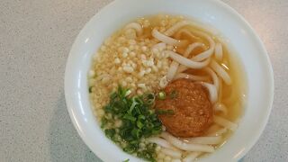 桜島に向かうフェリーの中のうどん屋