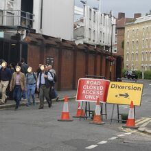 スタジアム付近は交通規制が行われていました。