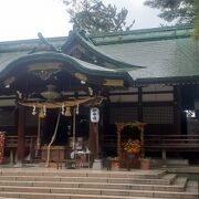 曳山祭りの氏神様です