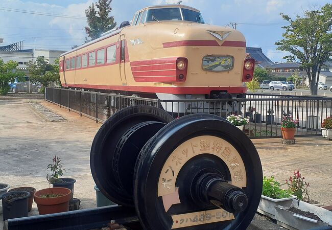 懐かしいボンネット特急電車がおいてある公園です