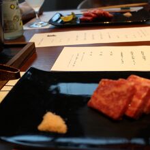 松阪牛の網焼きの他に、あおさ餡かけやシチューが提供されました