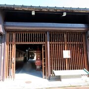 鋳物産業の発展の歴史を展示