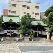 二つの社殿が並ぶ珍しい神社です