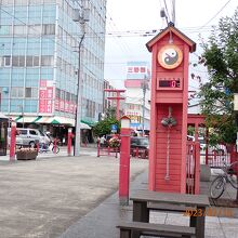 歩道沿いに温度計