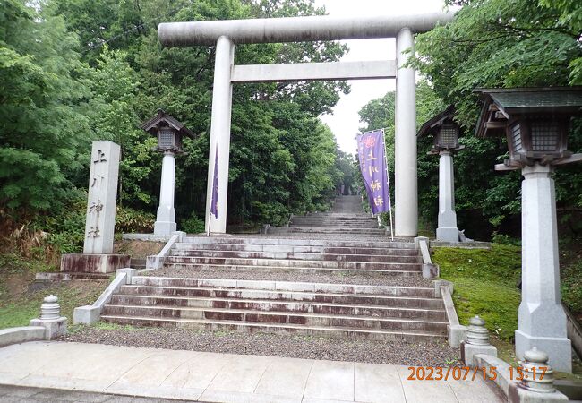 神楽岡公園の入り口にあり、市内の常盤公園には頓宮があります