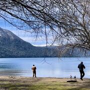 ナウエル・ウアピ国立公園にある美しい湖