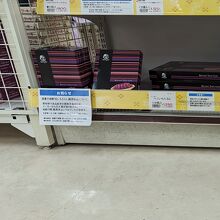 サンエー (西原シティ店) 、お土産コーナーの品揃え。