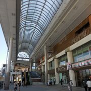 秋田駅から続く