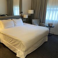 ベッド　高さがあり大きめです