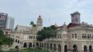 かなり立派な建物ですが