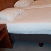 部屋は豪華ではありません