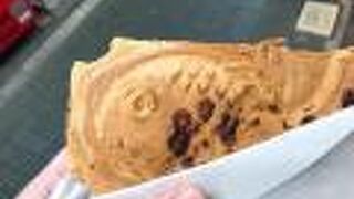 餡子がたっぷり詰まった羽根付きたい焼き