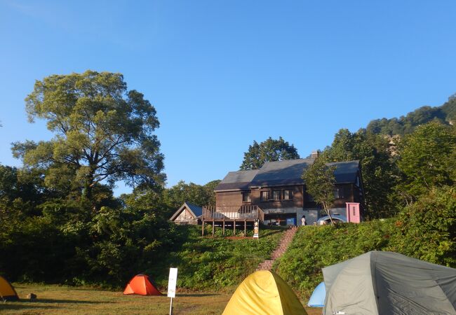 雨飾高原キャンプ場･･･登山口にあって設備もよいです。