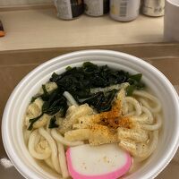 サービスの夜うどん。部屋へテイクできます