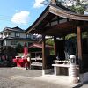 ねじり木を奉納する寺院