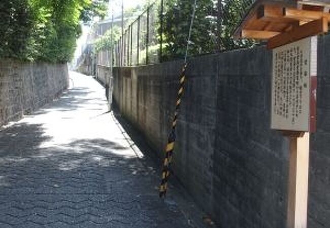 愛染堂、大江神社の横を通る坂