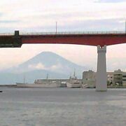 富士山と城ケ島大橋大橋が同じ風景;一枚のフィルムに