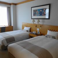 シンプルだけど広々とした客室