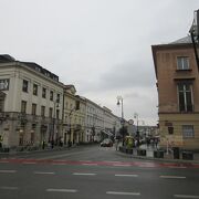 ワルシャワ市民の普通の生活に密着したお店が多数軒を連ねている、そういった場所。
