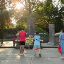 隣は岳飛の息子さんのお墓