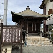 永祥院の山門前にお堂があります