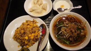 チャーハンとラーメンと名物の水餃子がセットになった老李セット