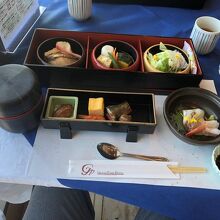 《奥琵琶湖マキノグランドパークホテル》レストラン竹生のお弁当