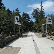 城内の上杉神社参道