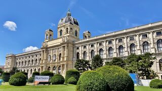 美術史美術館の向かい側に