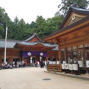 日本アルプスの総鎮守、荘厳な神社
