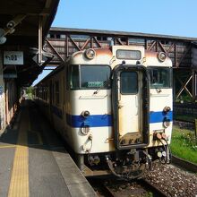 １番線ホームは添田行普通列車