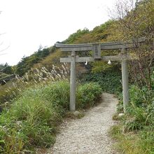 殺生石からの参道鳥居