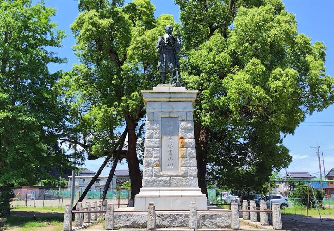 佐原に縁の深い江戸時代の偉人・伊能忠敬の像は街にいくつか建っている