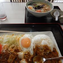 寺山食堂「おおせっか」で頂いた寺山盆カレーとしじみラーメン