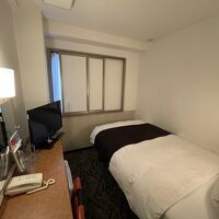 広角で撮りました。アパホテル標準より広い感じ。