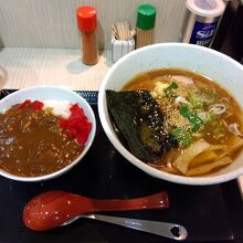 みそラーメンとミニカレー丼