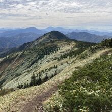 裏岩菅山から見た岩菅山