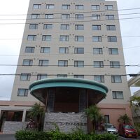 本館です。東館は正面向かって右隣にあります。