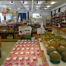 旬の果物や野菜や、熊本土産になりそうなものがたっぷり