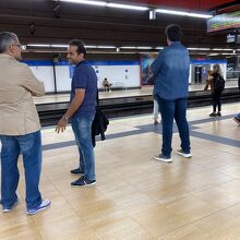 日本でいうところのJRと地下鉄がある駅なので大きいです