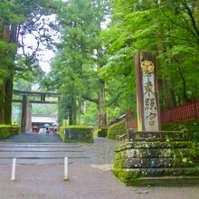 表参道石鳥居から境内へ向かいました