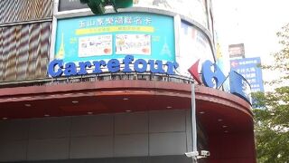 ショッピングモール化して売場はコンパクトにリニューアルされていました。