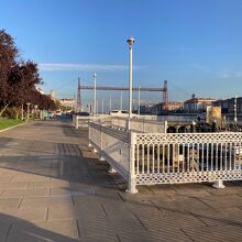 駅を出るとビスカヤ橋が見える