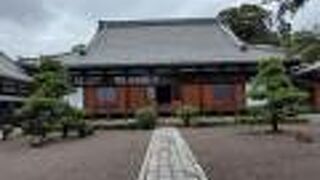 犬山成田山に向かう途中に通ります。