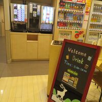 食堂のフリードリンクコーナー、炭酸水が良い。