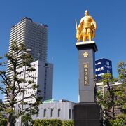 岐阜駅北口に織田信長の存在感　