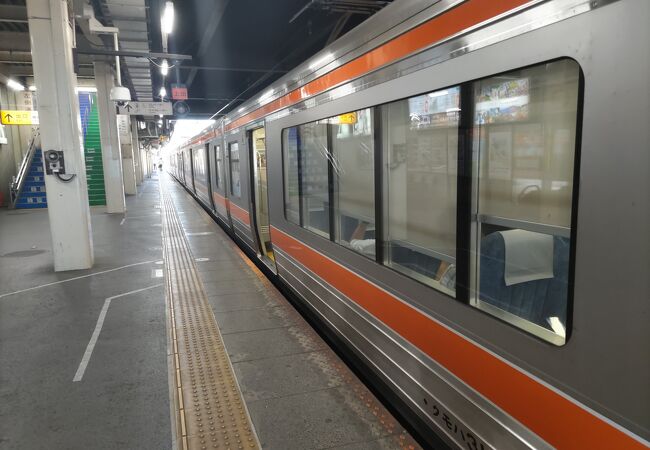 日本列島「ど真ん中」、かつての人気夜行列車の乗換駅