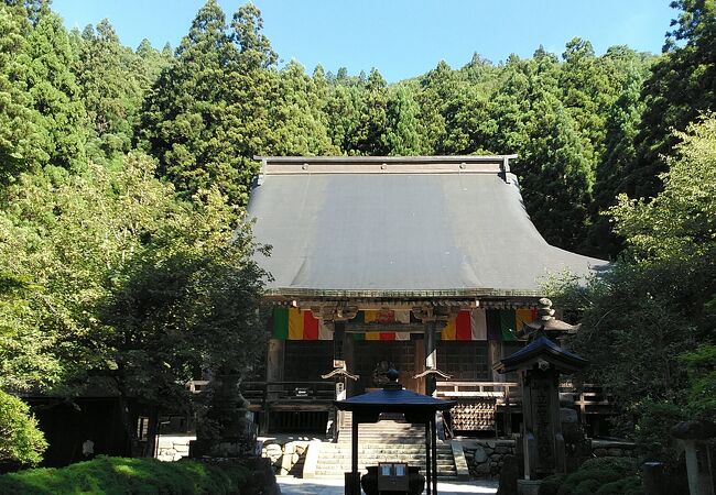 山形立石寺の根本中堂