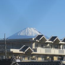 部屋からは小さな富士山