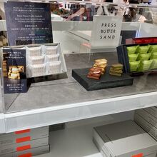 羽田空港の免税店』by Mango-xuehua|TIAT DUTY FREE SHOP NORTH 羽田空港の免税店』by Mango-xuehua|TIAT DUTY FREE SHOP NORTH